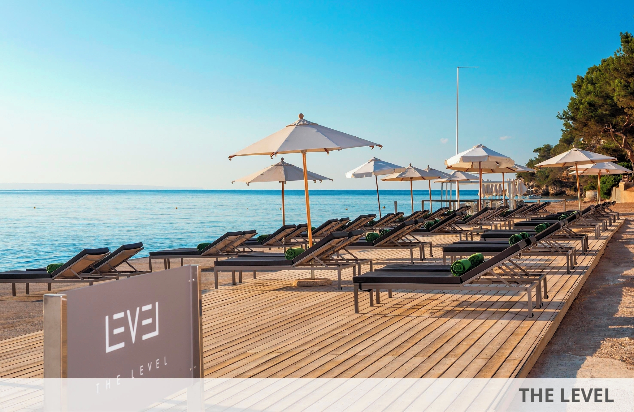 //www.jet2holidays.com/-/media/assets/product images - custom overview groups/pmi/melia/pmi_70617_melia_south_beach_1025_04_689x448.jpg